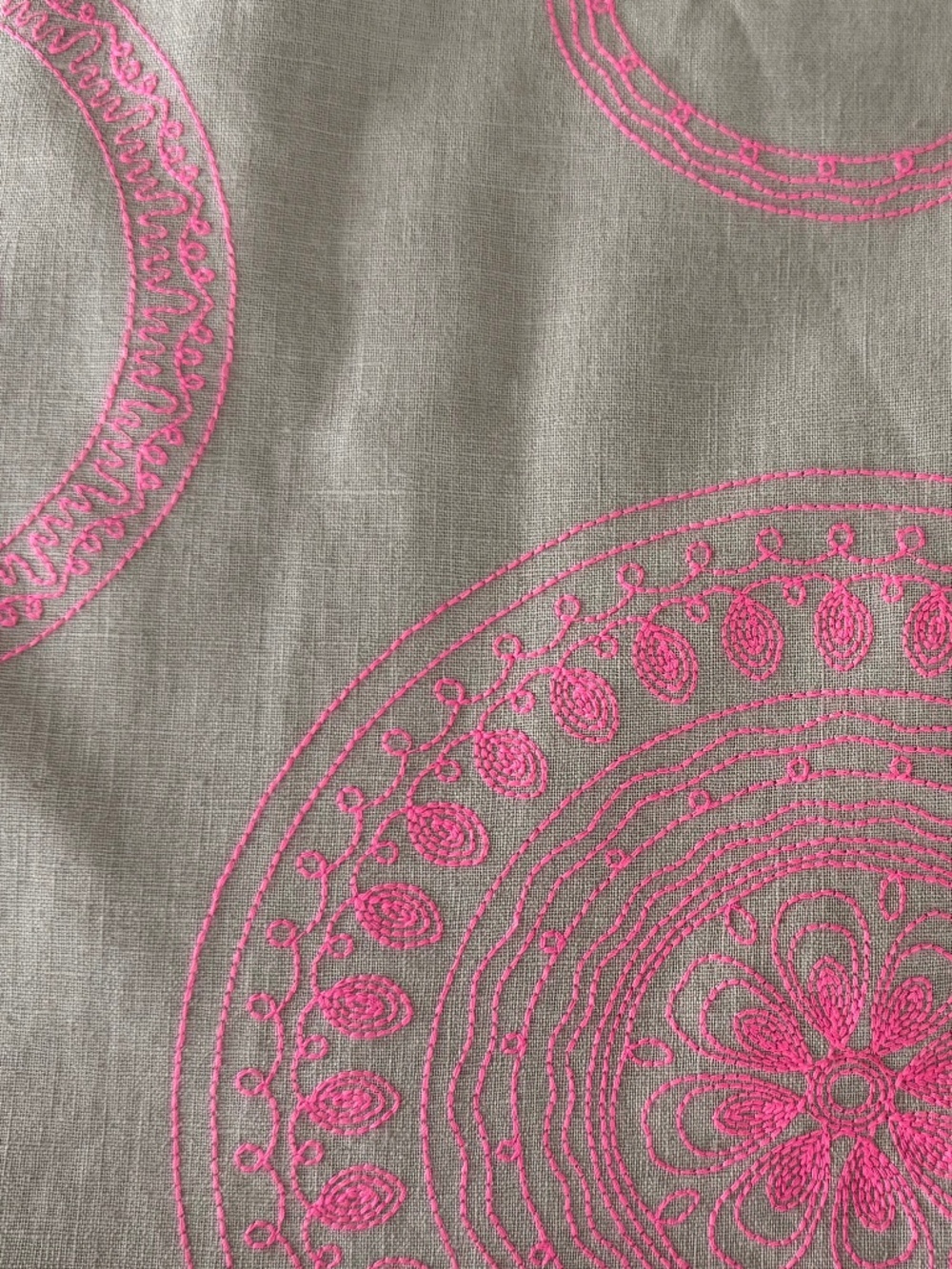 BODEN, LINEN COLORED SKIRT WITH DARLING PINK EMBROIDERY